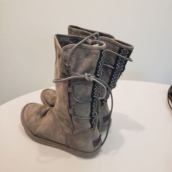 UGG Boots Size 6 - Picture 2 of 7